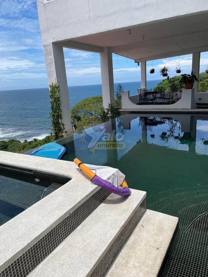 Casa de playa con piscina infinita en venta en Xanadú
