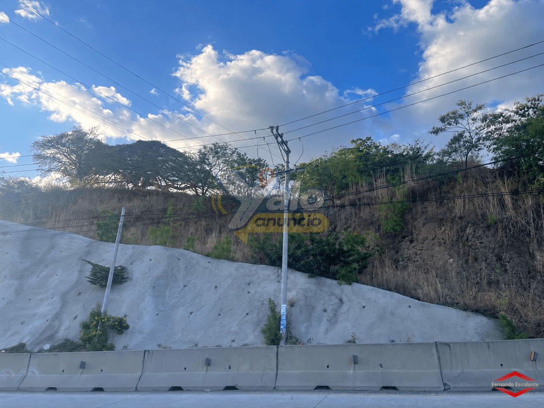 Terreno de 8,000 varas cuadradas en venta en Zaragoza